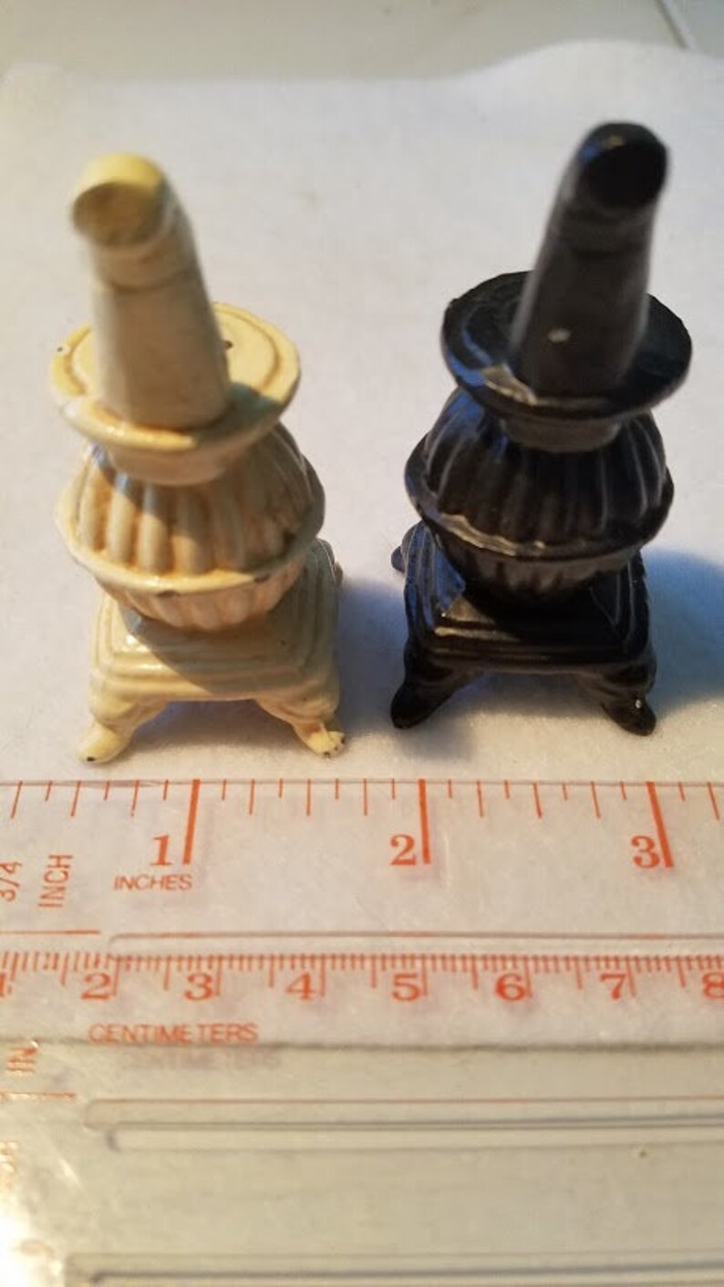 Vintage cast iron pot belly stove salt /& pepper set
