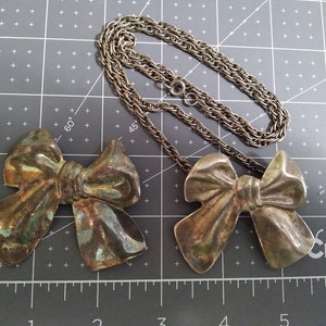 Vintage silver bow brooch and necklace set