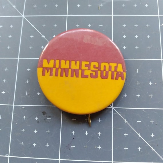 Set of three vintage University of Minnesota pins - image 3