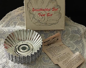 Vintage Sandbakkels mold set, complete with instructions, in original box