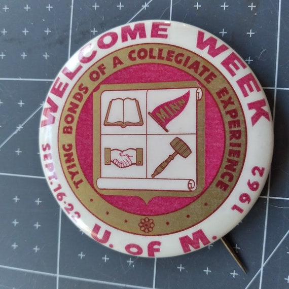 Set of three vintage University of Minnesota pins - image 5