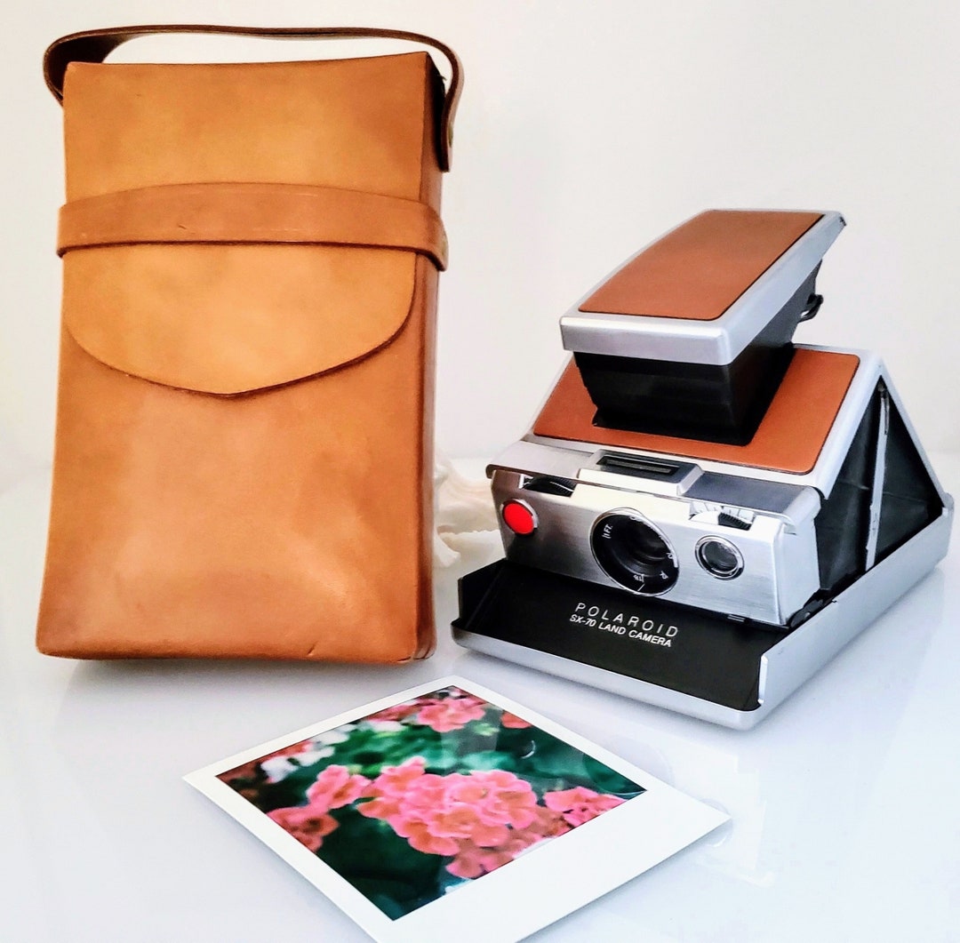Vintage Polaroid SX70 Land Camera and Case WORKING Iconic 1970s
