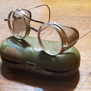 men goggles Goodr Circle G Sunglasses METAL GEAR SOLID FOX Ducati Corse Leather Racing Gloves The Circle Gs Sunglasses Model:iPhone Xs/X
