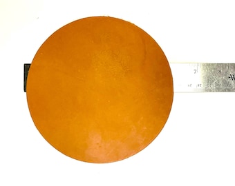 Círculo troquelado de cuero vacuno genuino de color tostado vegetal de 6" de diámetro y 4/5 oz.