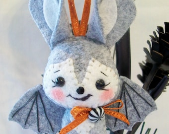 FELT BAT ORNAMENT - Handmade Halloween Ornament - Wool Felt Halloween Decoration - Christmas Ornament - Ready to ship