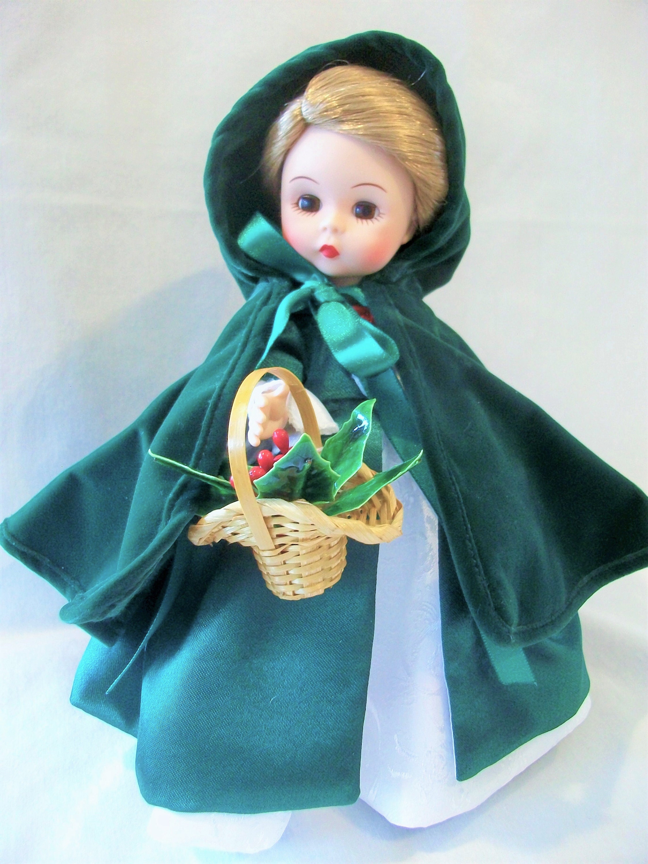 人形 Madame Alexander Colonial Christmas Doll Madame Alexander Colonial Christmas Doll
