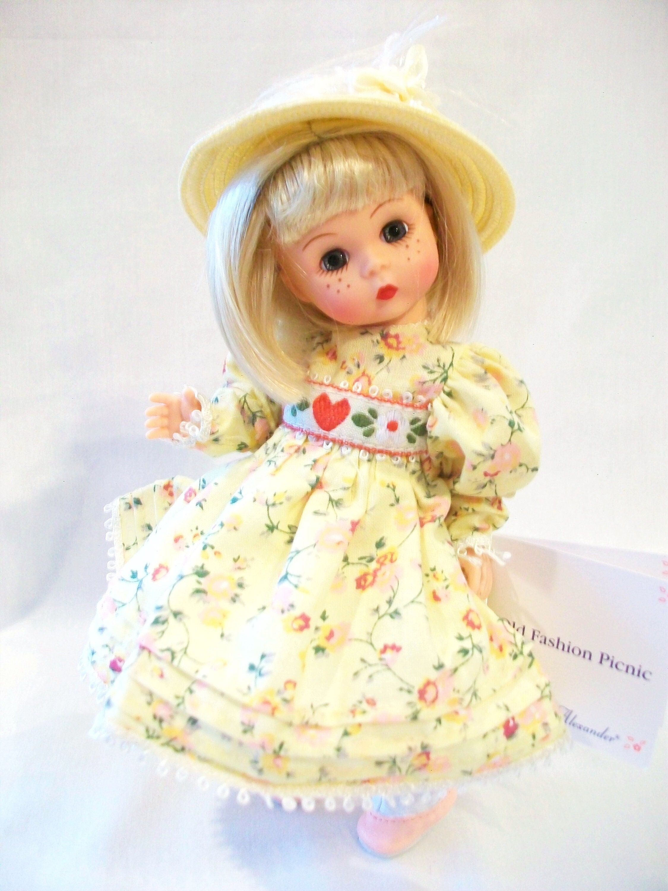 OLD FASHION PICNIC Madame Alexander 8