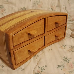 Bandsaw box made from cherry, pine,and plywood zdjęcie 1