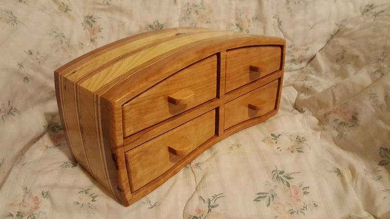 Bandsaw box made from cherry, pine,and plywood zdjęcie 1