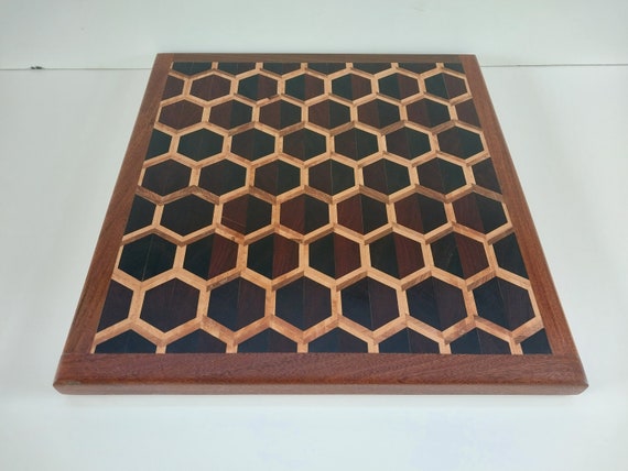 Honeycomb endgrain cutting board made from rosewood and maple