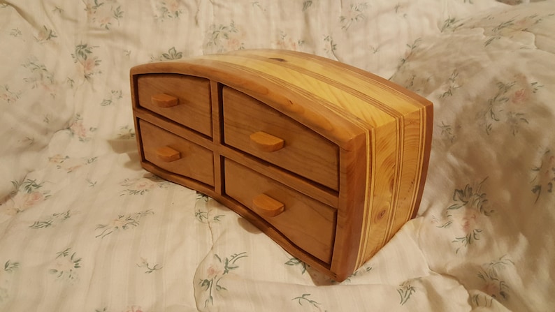 Bandsaw box made from cherry, pine,and plywood zdjęcie 3