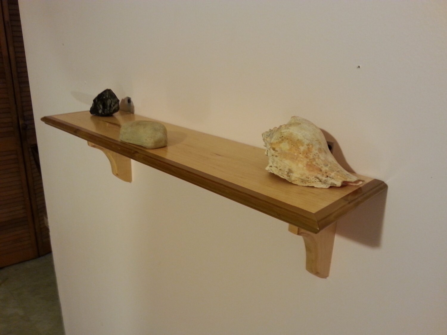 Shelf made of maple and poplar