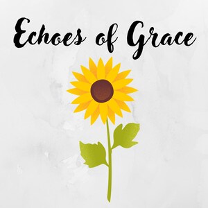 Könnte beinhalten: Eine gelbe Sonnenblume mit brauner Mitte und grünen Blättern auf weißem Hintergrund mit dem Text "Echoes of Grace" in Schwarz.