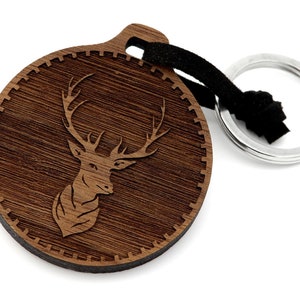 Schlüsselanhänger Holz Gravur Hirsch Nussbaumholz Edelstahl Schlüsselring Schlüsselbund Geschenk Muttertag Vatertag Jahrestag Weihnachten