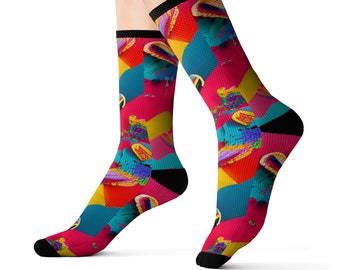 Chaussettes de sublimation conçues par Tie-Dye Heart, chaussettes amusantes, chaussettes mode, chaussettes Crew, chaussettes avec motifs colorés. Cadeau de retour à l'école.