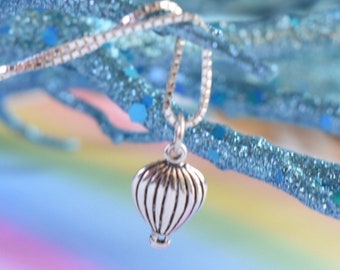 Halsband med varmluftsballong i sterlingsilver: Resepresent
