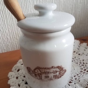 Ceramic Galzone Cottage Jam Jar Pot with Wooden Spoon