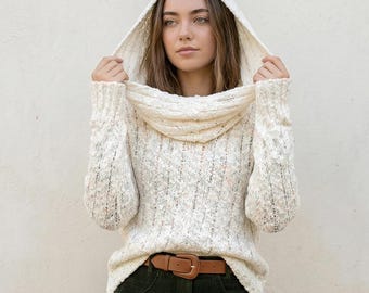 Felpa con cappuccio in maglia stile boho, maglione lavorato a maglia con scollo a barca color bianco sporco con cappuccio Goa, maglione lavorato a maglia morbido con cappuccio, top con cappuccio, abbigliamento in maglia