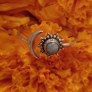 Fine Boho Ring Sun and Moon 925 Silver Made in Bali. Celestial Crescent Ring. Witchy Ring Labradorite Gemstone. Gift for her 画像 3