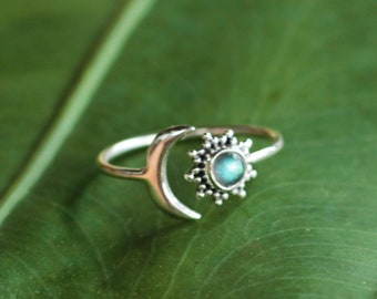 Fine Boho Ring Sun and Moon 925 Silver Made in Bali. Celestial Crescent Ring. Witchy Ring Labradorite Gemstone. Gift for her