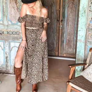 Leo Print Dress long 2 Piece, Boho Chic Off Shoulder Animal Print, Maxi dress, Matching Set Crop Top Button Down Maxi Skirt Bild 1