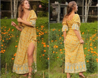 Cottagecore Milkmaid Dress long with Slit, Sweetheart Maxi Dress puff Seeves Yellow with Flower Print, 70s Retor Dress