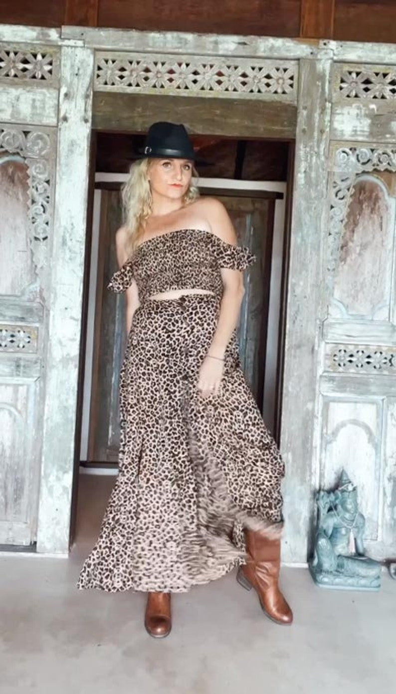 Leo Print Dress long 2 Piece, Boho Chic Off Shoulder Animal Print, Maxi dress, Matching Set Crop Top Button Down Maxi Skirt Bild 3