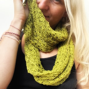 Chunky knit round scarf green yellow, net wrap scarf, light women&#39;s autumn scarf, soft tube scarf, boho hippie infinity scarf