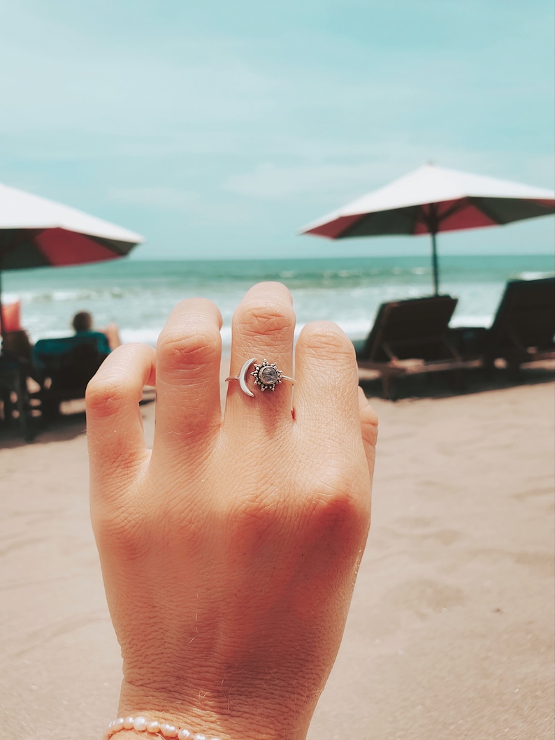 Fine Boho Ring Sun and Moon 925 Silver Made in Bali. Celestial Crescent Ring. Witchy Ring Labradorite Gemstone. Gift for her 画像 6