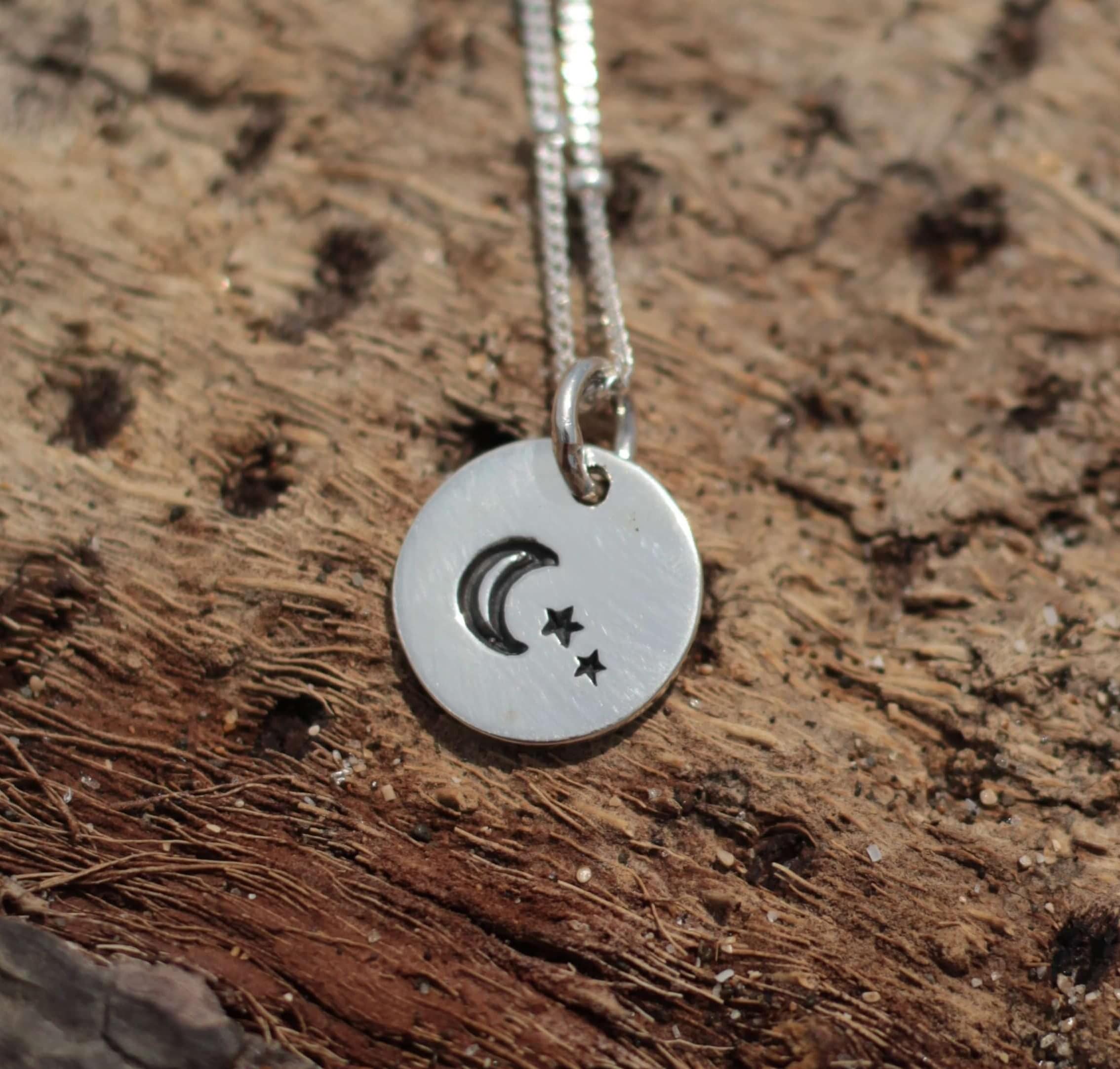 繊細なムーンスターネックレス 925 シルバー、ボヘミアンコインメダリオンネックレス、三日月魔女ネックレス、彼女へのギフト - Etsy 日本  LONAGO 女神ムーンネックレス 三日月ネックレス ムーンストーン付き 925スターリングシルバー 魔女 月 ペンダントネックレス