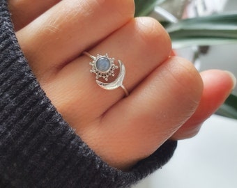 Fine Boho Ring Sun and Moon 925 Silver Made in Bali. Celestial Crescent Ring. Witchy Ring Labradorite Gemstone. Gift for her