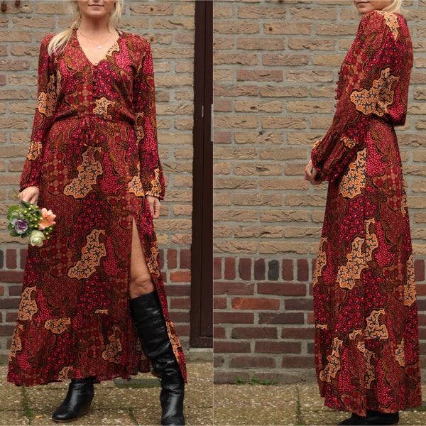 Boho Maxi Robe Manches Longues avec Fente Bali Batik rouge Automne Hiver, Longue Robe Hippie Col V Ibiza Style, Robe Fée, Robe Boho Sorcière