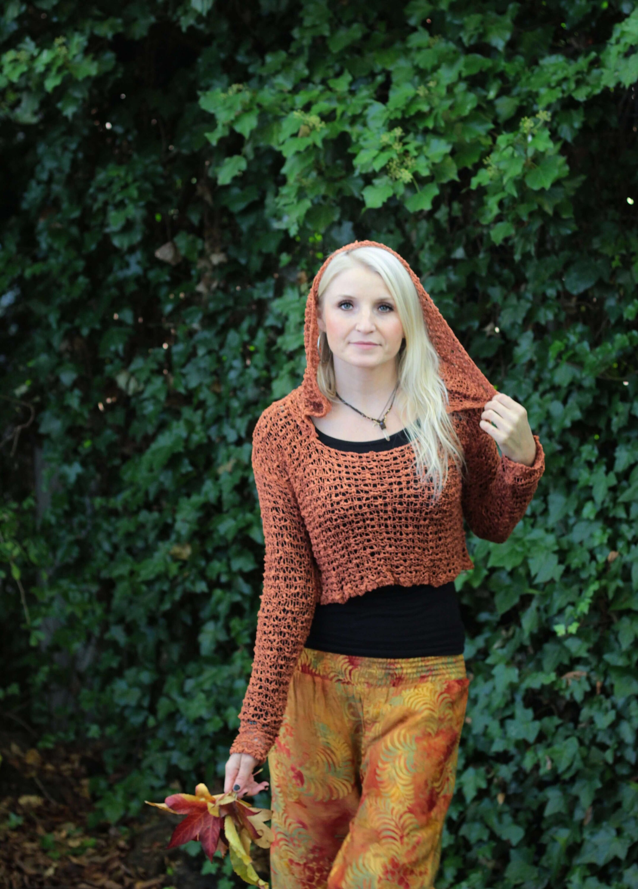Knitted Hoodie Short Rust Brown, Crop Hoodie Cognac