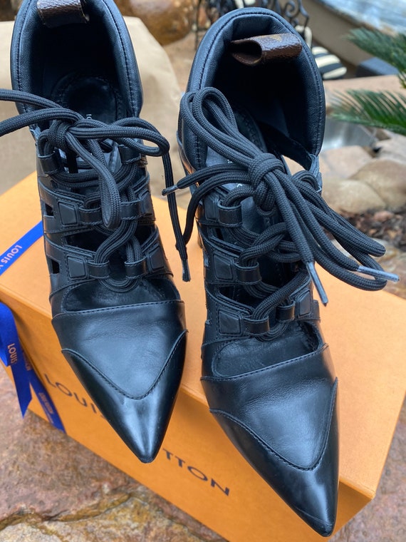 Epic Authentic Louis Vuitton Sneaker Tie Pumps Heels 