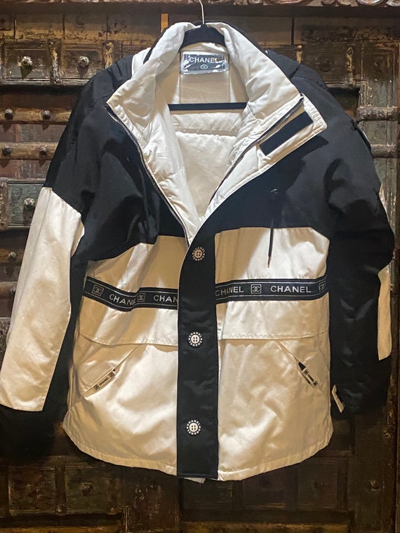 tic Vintage 90’s CHANEL Sport Snow Jacket Coat