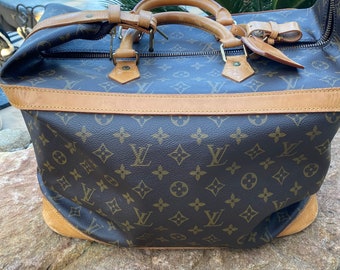 Large luxury Louis Vuitton LV 40 Cruiser overnight travel bag w/ strap