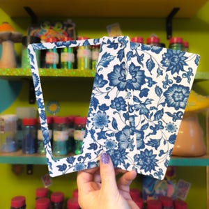 Blue and White China Floral Pattern Glitter Skin- For Kindle Basic, Paperwhite 10th, 11th, 12th gen, Scribe and Oasis, Boox Color 7, Kobo