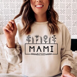 Mother&#39;s Day Mami SVG / Mami With Flowers SVG / Hand Drawn Flowers / Cut File / Clip Art / Southern Spark / svg png eps pdf jpg dxf
