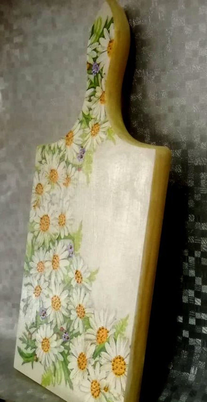 Gift cutting board Wooden kitchen board Board with daisies Cutting board Daisies Family gifts Gift for home Home board Wooden board