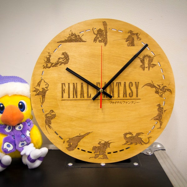 Horloge murale en bois inspirée de Final Fantasy - symboles gravés et découpés au laser