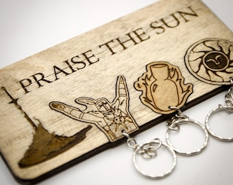Dark Souls Inspired "Praise the Sun" | Wooden Keyring and Wall Mount | Laser-cut Keyring Rack | Gaming Home Decor and Geeky Gamer Gift