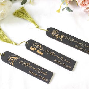 Wooden Guest Bookmark, Personalized Wedding Favor Gift, Floral Engraved Bookmark Gift for Guest, Custom Wooden Bookmarks in Bulk