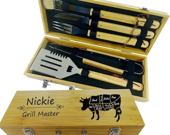 BBQ-SET 5 gereedschappen Op maat gegraveerde gepersonaliseerde grillset met 5 barbecue-grillgereedschappen in natuurlijk bamboe etui met KOE