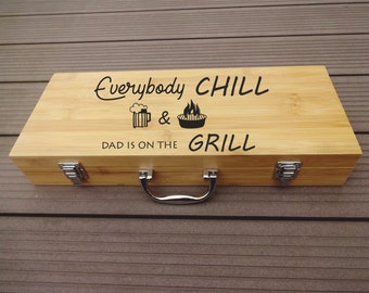 Personalized BBQ Grilling Set in Bamboo Case Everybody Chill Dad is on the Grill with 5 Grilling Tools Custom Gift for Daddy by Algis Crafts