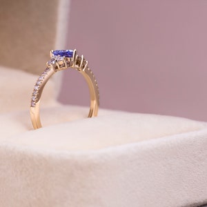 0,75 karaat blauwe tanzaniet en lichtroze diamanten ring, massief 14k roségouden solitaire ring, trilliant geslepen edelsteen en rond geslepen diamant, dames afbeelding 4