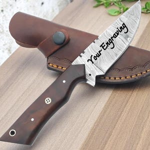 Engraved Damascus Hunting Knife: Rosewood Handle, Leather Sheath