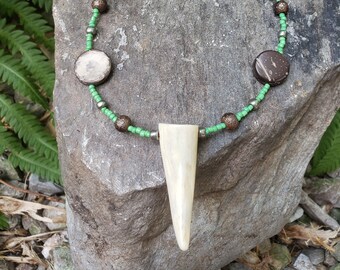 Collar de asta de ciervo con cuentas: joyería tribal rústica