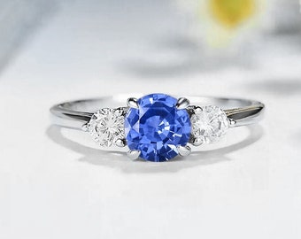 Anillo de compromiso con zafiro azul claro en oro blanco / Anillo de compromiso con zafiro azul delicado y diamante redondo / Anillo Art Déco con múltiples piedras