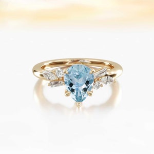 Exquisite pear-shaped aquamarine ring, set in lustrous yellow gold | Art deco style aquamarine ring | Unique and elegant ring for women