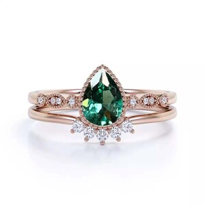 Pear Mint Green Sapphire Art deco Ring and Round Diamond Wedding Band | Dainty 9k/14k/18k Rose Gold Engagement Ring and Diamond Wedding Band